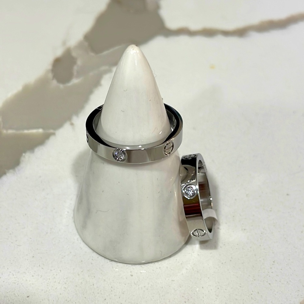 3 stone 4mm band